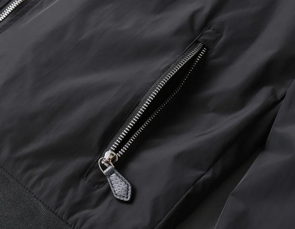 Baibaoli 2026 spring New Arrival jacket, new show product‼ The product is in perfect condition, comfortable and warm, with three standard colors and full and attractive colors. The very outstanding design easily enhances the sense of fashion. The workmanship is extremely sophisticated and rigorous, and the wiring is neat and meticulous! A masterpiece from a famous designer! The upper body does not look bloated and is super handsome! In Stock Sizes：M～XXXL